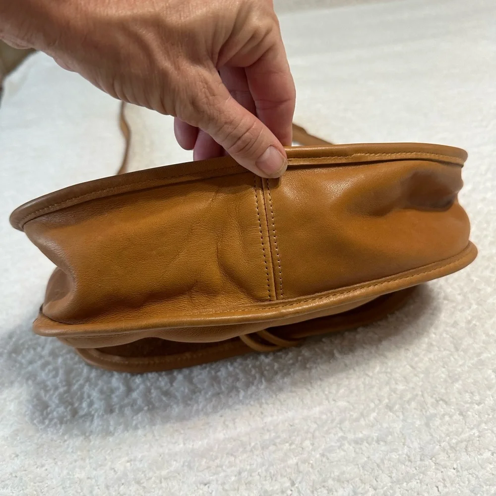 The Coach Lightweights Collection 4050 Vintage Leather Bag - Picture 10 of 17